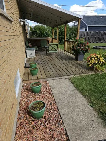 $420,000 | 517 Amherst Avenue, Des Plaines, IL 60016