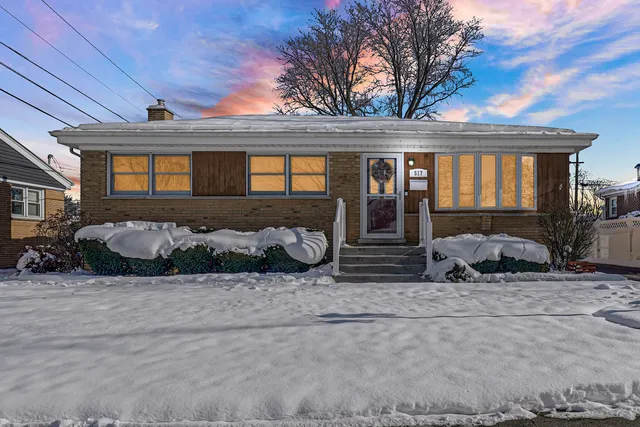 $420,000 | 517 Amherst Avenue, Des Plaines, IL 60016
