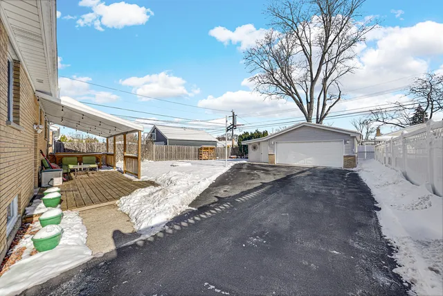 $420,000 | 517 Amherst Avenue, Des Plaines, IL 60016