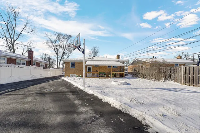 $420,000 | 517 Amherst Avenue, Des Plaines, IL 60016