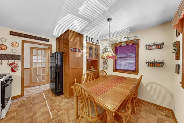 $420,000 | 517 Amherst Avenue, Des Plaines, IL 60016