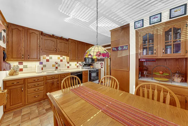 $420,000 | 517 Amherst Avenue, Des Plaines, IL 60016