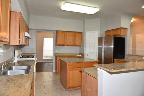 $2,200 | 6807 Turtlewood Drive, Houston, TX 77072