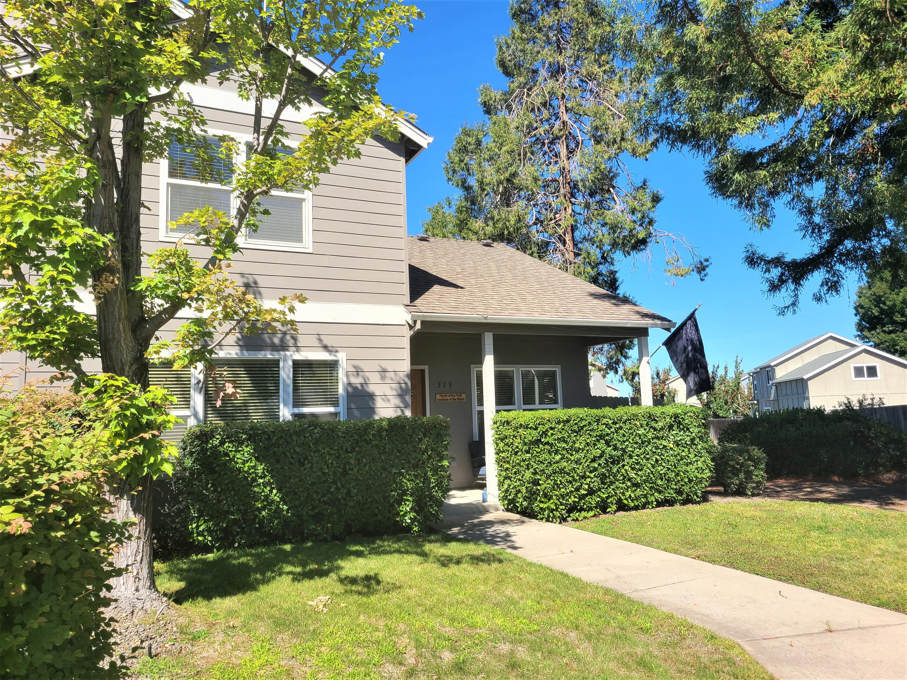 329 Cascade Drive Central Point, OR 97502 - Photo 3 of 30 Gallery Image 3
