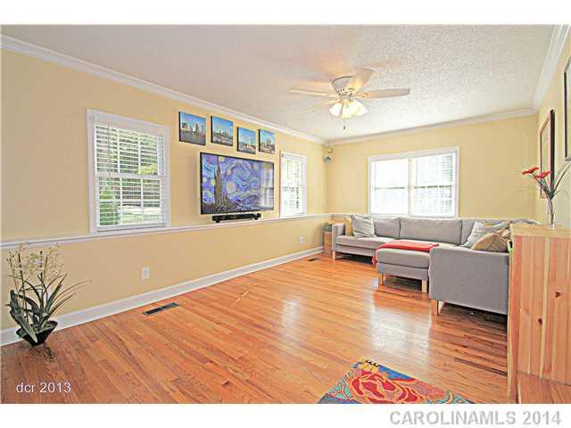 415 Meadowbrook Road, Unit 19 Charlotte, NC 28211 - Photo 8 of 16 Gallery Image 8