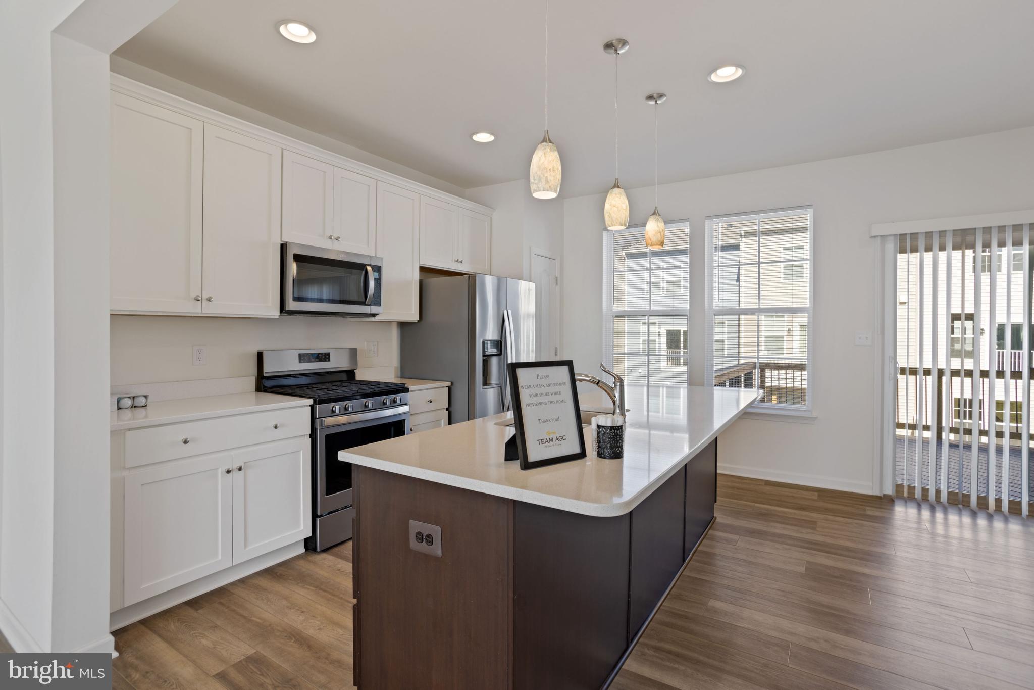 102 Alderman Way Winchester, VA 22602 - Photo 3 of 13 Upgraded kitchen w/granite, ss, LVP