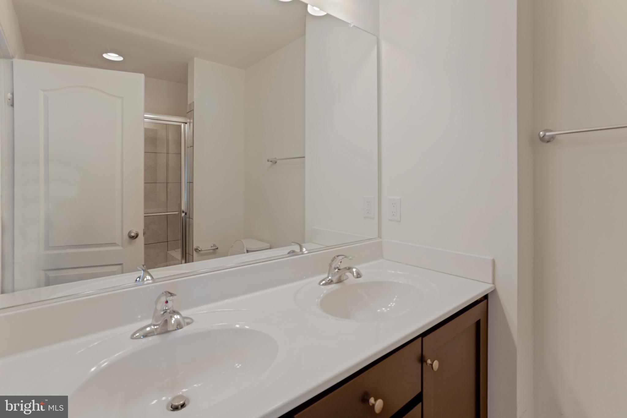 102 Alderman Way Winchester, VA 22602 - Photo 9 of 13 Hall bath