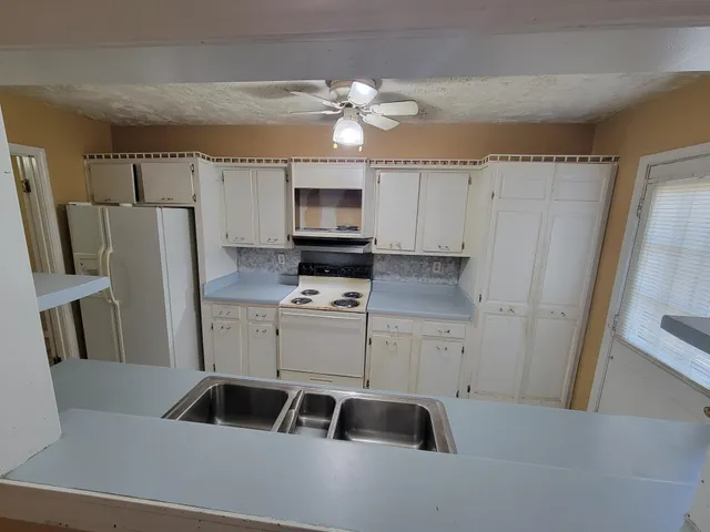 a close view of sink and tap