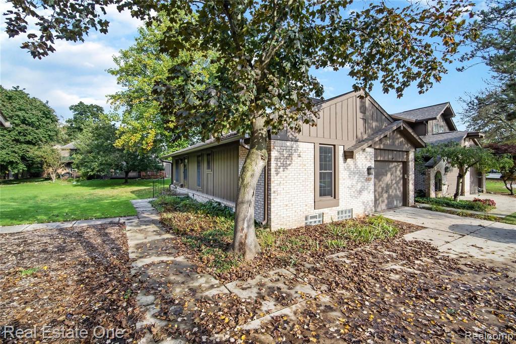 1822 Streamedge Court Rochester Hills, MI 48309 - Photo 4 of 24