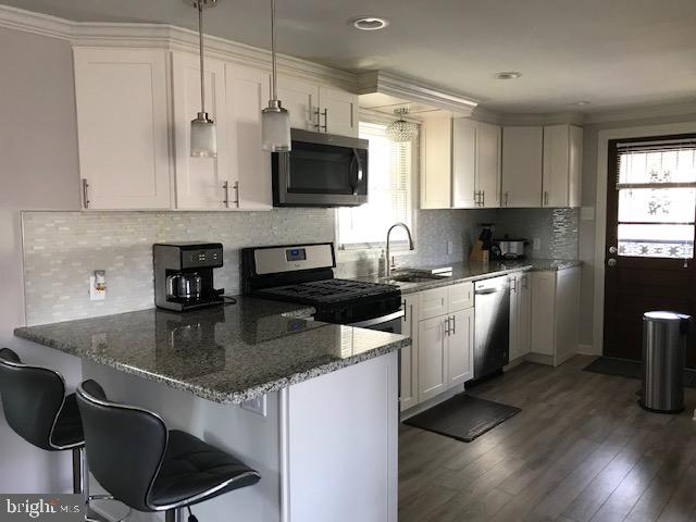 268 West Roland Road Brookhaven, PA 19015 - Photo 12 of 26 Eat In Kitchen with Stainless Steel Appliances