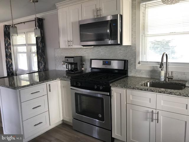 268 West Roland Road Brookhaven, PA 19015 - Photo 13 of 26 Newly Remodeled Kitchen with Granite Countertops