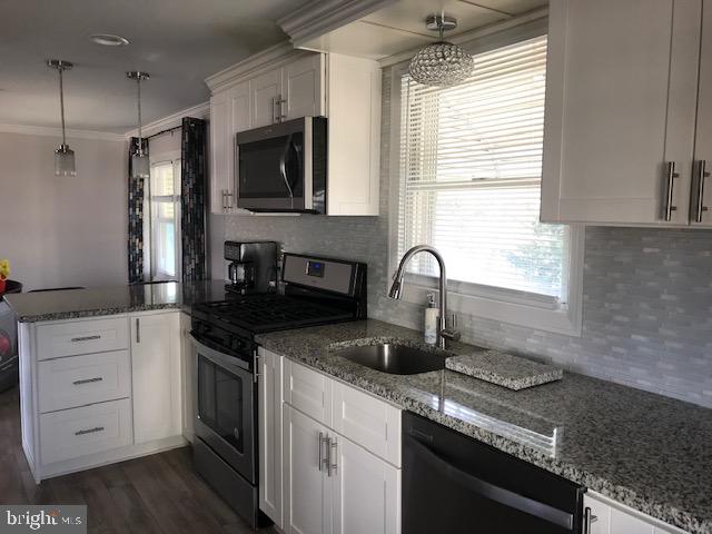 268 West Roland Road Brookhaven, PA 19015 - Photo 14 of 26 Granite Countertops & Ceramic Tile Backsplash