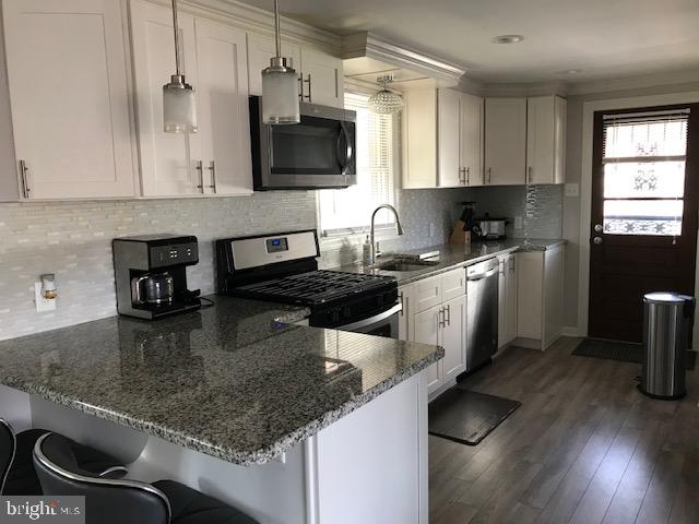 268 West Roland Road Brookhaven, PA 19015 - Photo 15 of 26 Kitchen with Granite Countertops