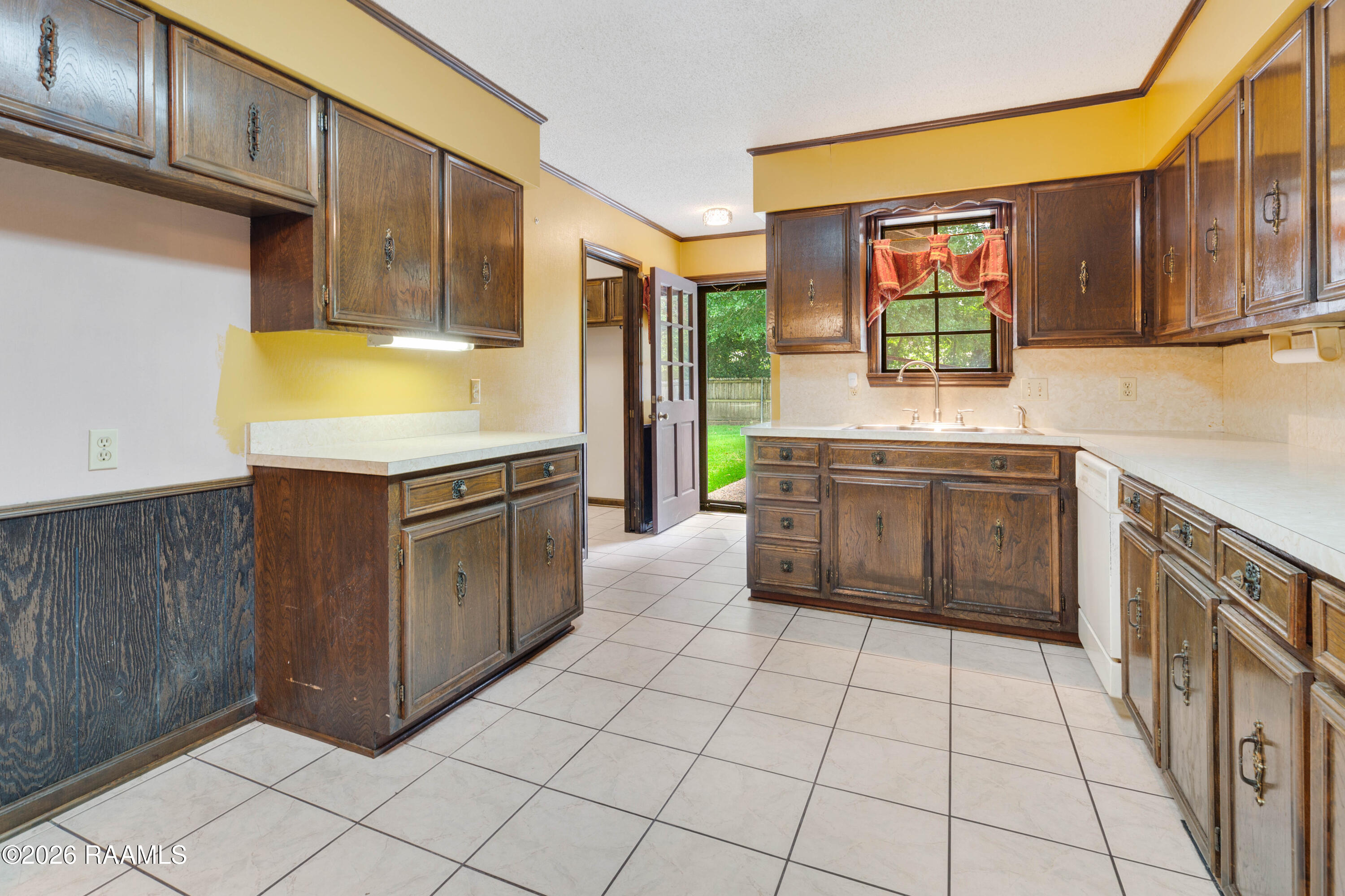 806 Rue Royale New Iberia, LA 70563 - Photo 16 of 38 806 Rue Royale New Iberia-13
