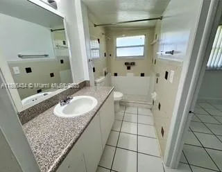 $1,575 | 8320 Southwest 65th Avenue, Unit J10A, Miami, FL 33143