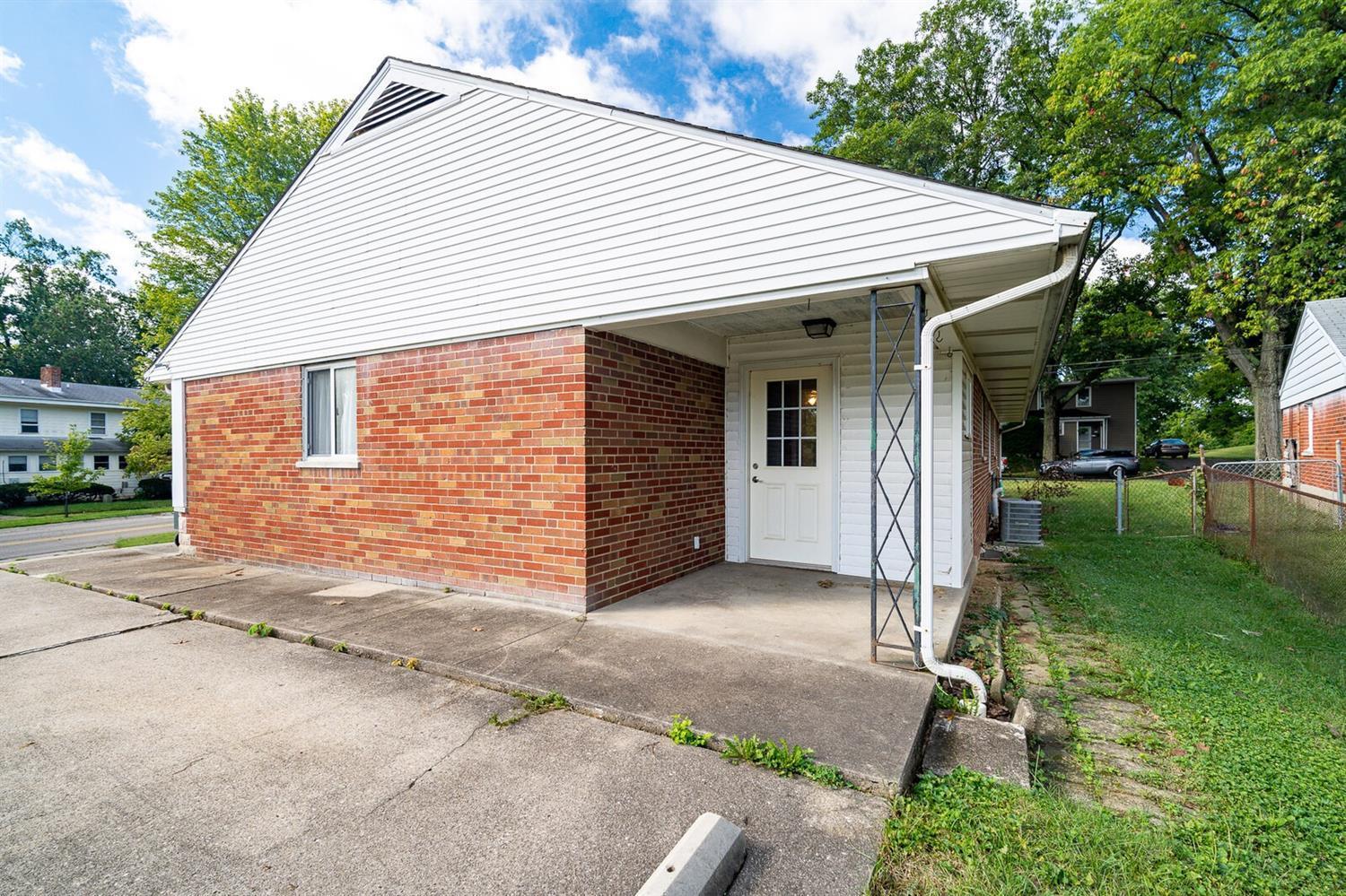 19 Cromwell Road Greenhills, OH 45218 - Photo 17 of 21