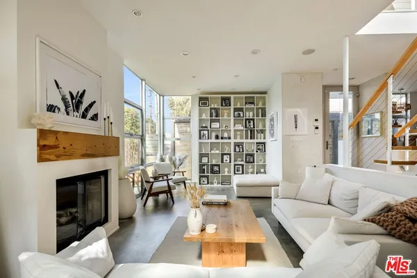 $15,000 | 844 California Avenue, Venice, CA 90291