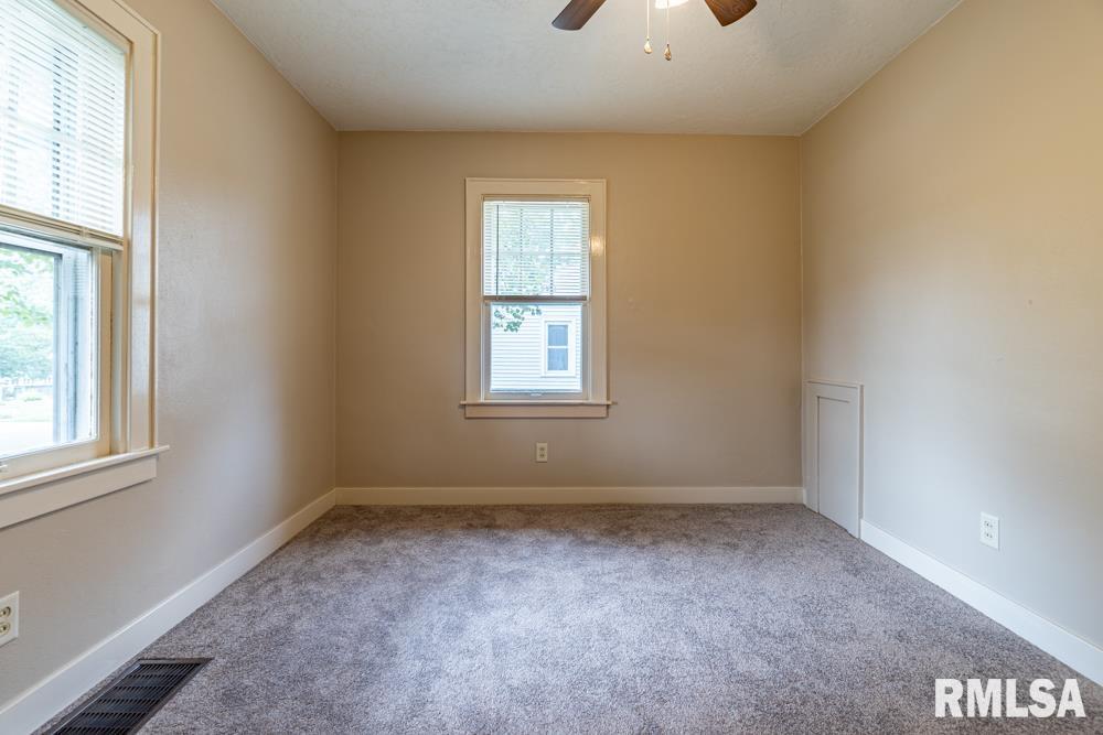 409 Monroe Street Washington, IL 61571 - Photo 8 of 28 Gallery Image 8