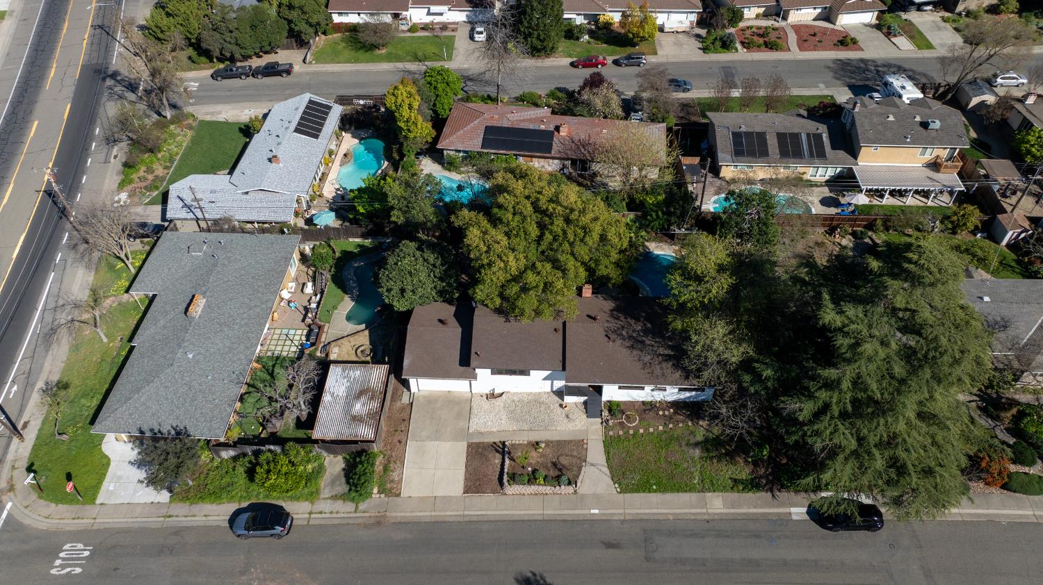 4220 Elva Way Sacramento, CA 95821 - Photo 48 of 52 an aerial view of multiple houses with yard