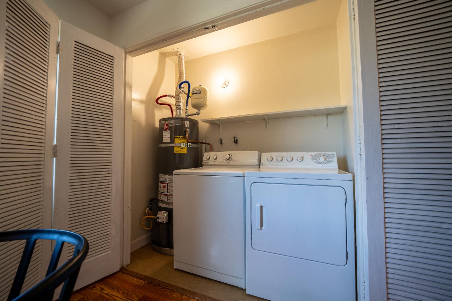 4220 Elva Way Sacramento, CA 95821 - Photo 10 of 52 a utility room with dryer and washer