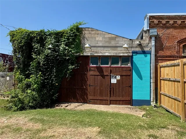 $255,000 | 512 Main Street, Calvert, TX 77837