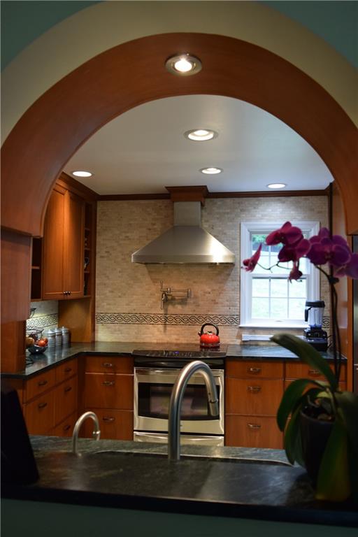 406 Buckingham Road Fox Chapel, PA 15215 - Photo 10 of 25 A beautiful arched opening connects the kitchen and family room.