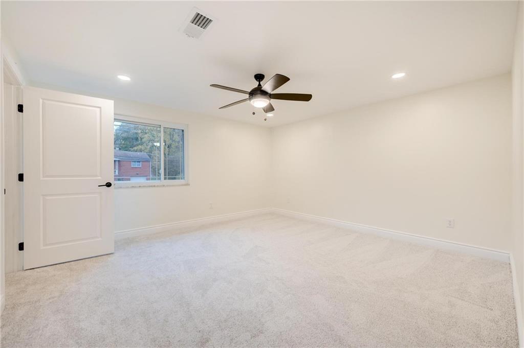 18 Seneca Road Pittsburgh, PA 15241 - Photo 13 of 25 an empty room