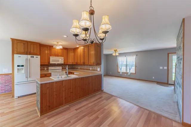 $599,000 | 30694 County Road West, Elroy, WI 53929