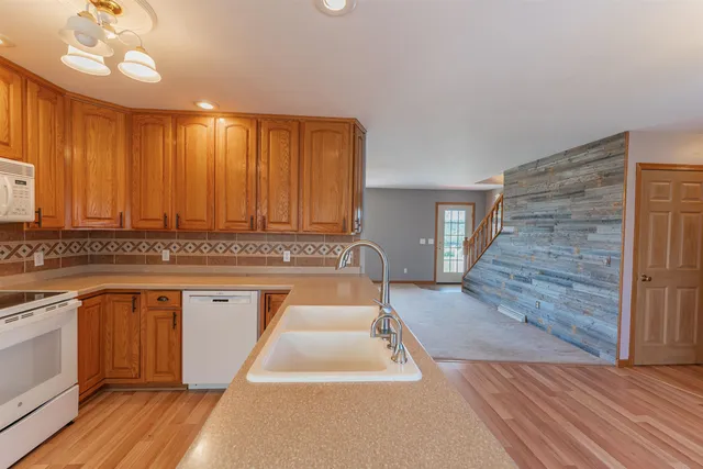 $599,000 | 30694 County Road West, Elroy, WI 53929