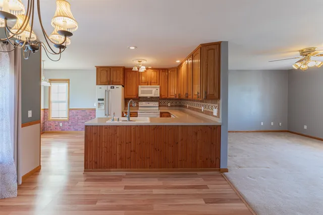 $599,000 | 30694 County Road West, Elroy, WI 53929