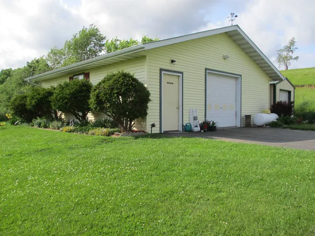 $599,000 | 30694 County Road West, Elroy, WI 53929