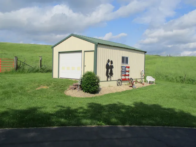 $599,000 | 30694 County Road West, Elroy, WI 53929