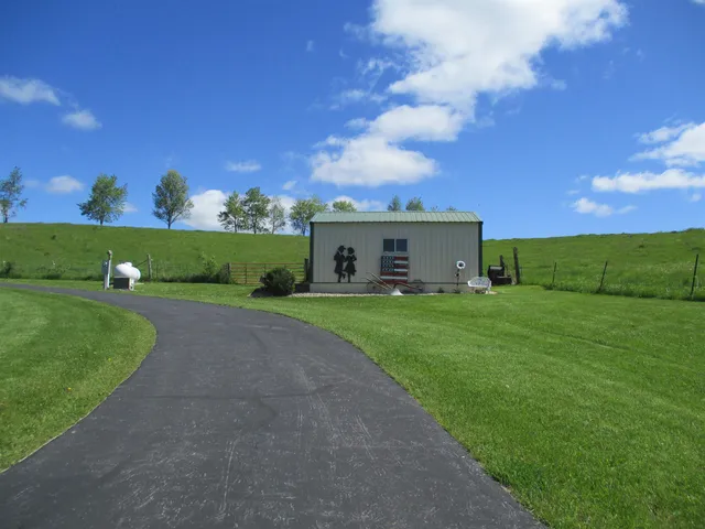 $599,000 | 30694 County Road West, Elroy, WI 53929