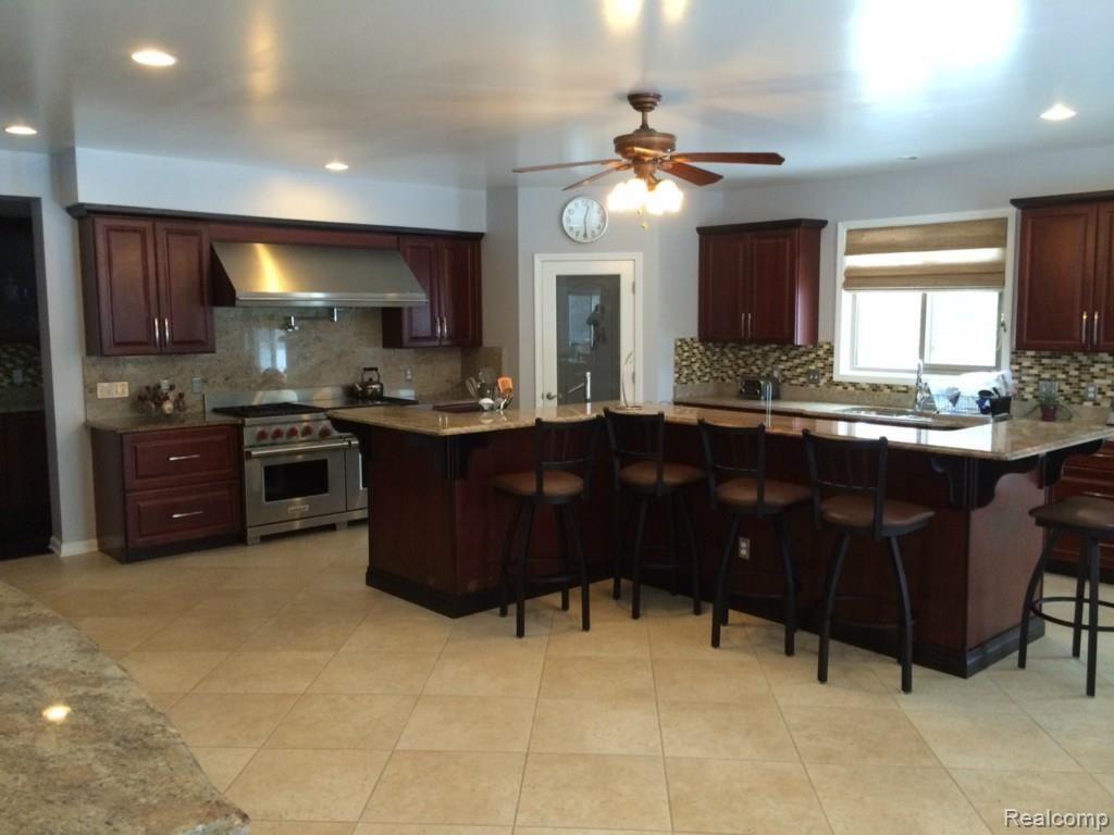 22250 Roxbury Drive Novi, MI 48374 - Photo 10 of 59 5.jpg