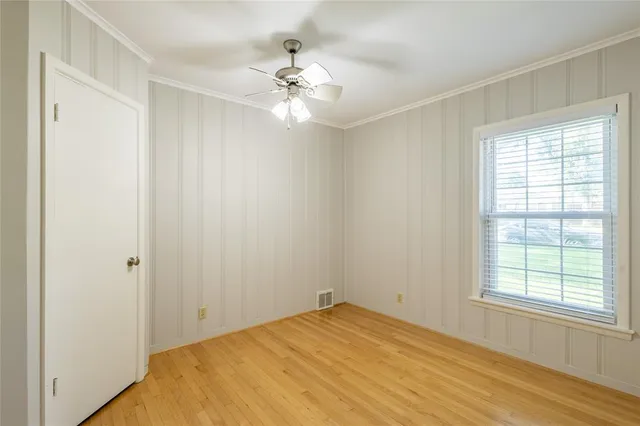 a view of empty room with window