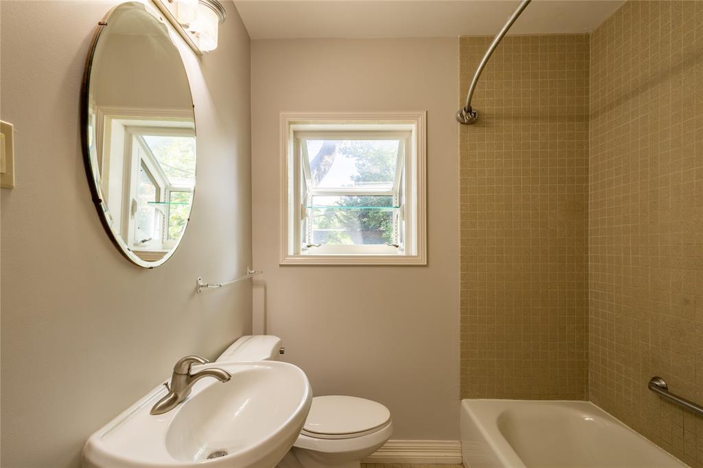 6165 Ravendale Lane Dallas, TX 75214 - Photo 32 of 40 a bathroom with a sink toilet and a mirror