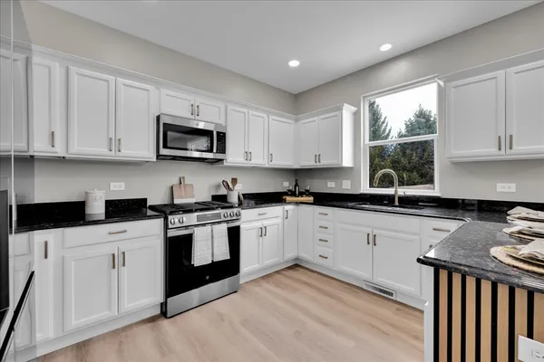 $529,900 | 555 Bluestem Drive, Yorkville, IL 60560