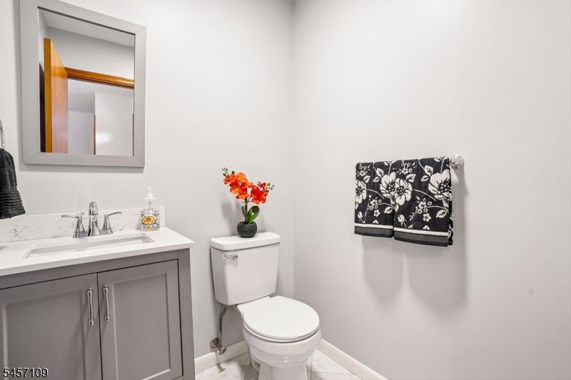 9 Ross Road Stanhope, NJ 07874 - Photo 5 of 41 Gallery Image 5