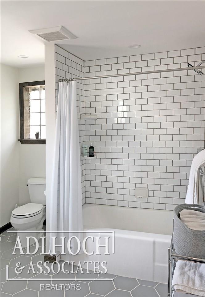 1002 Whittier Road Grosse Pointe, MI 48230 - Photo 22 of 26 31397337-21.JPG