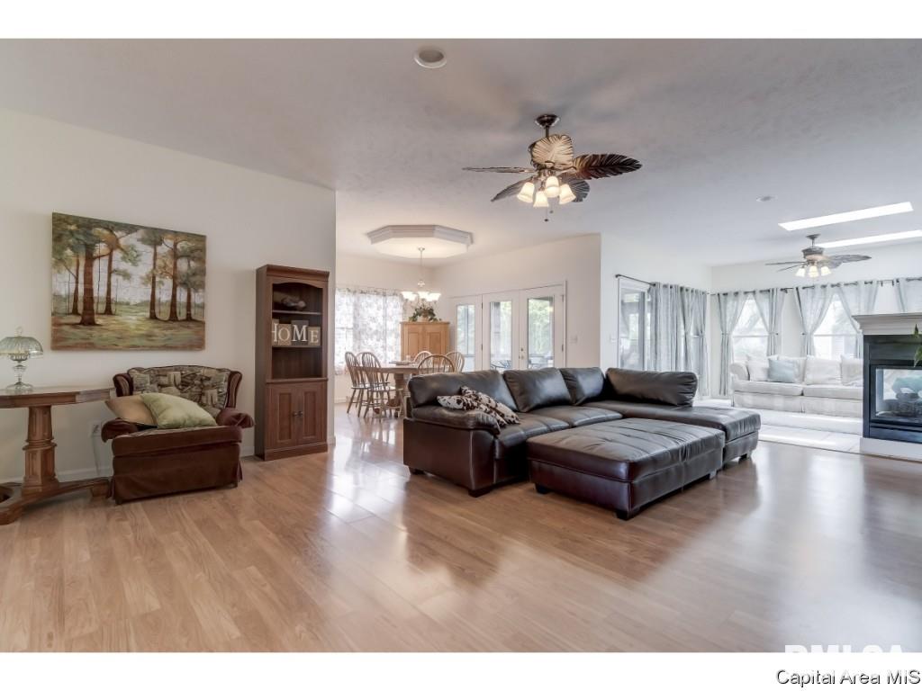 4300 Fielding Drive Springfield, IL 62711 - Photo 4 of 33