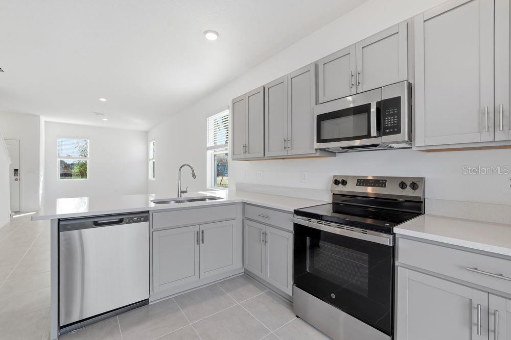 14004 Textile Run Parrish, FL 34219 - Photo 4 of 44