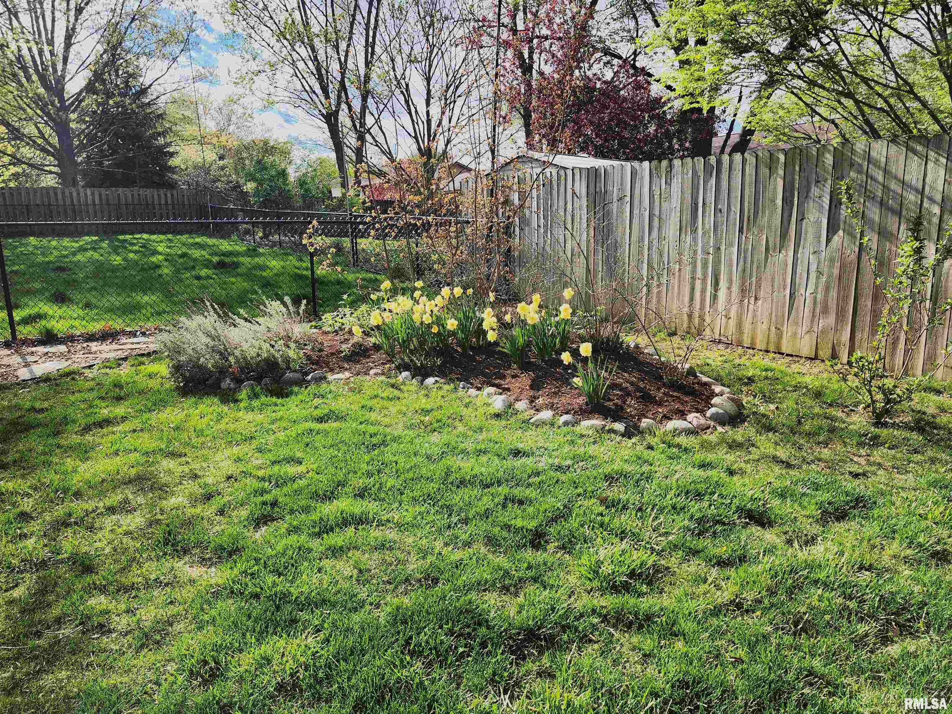 1413 West Queens Court Road Peoria, IL 61614 - Photo 13 of 49 Gallery Image 13