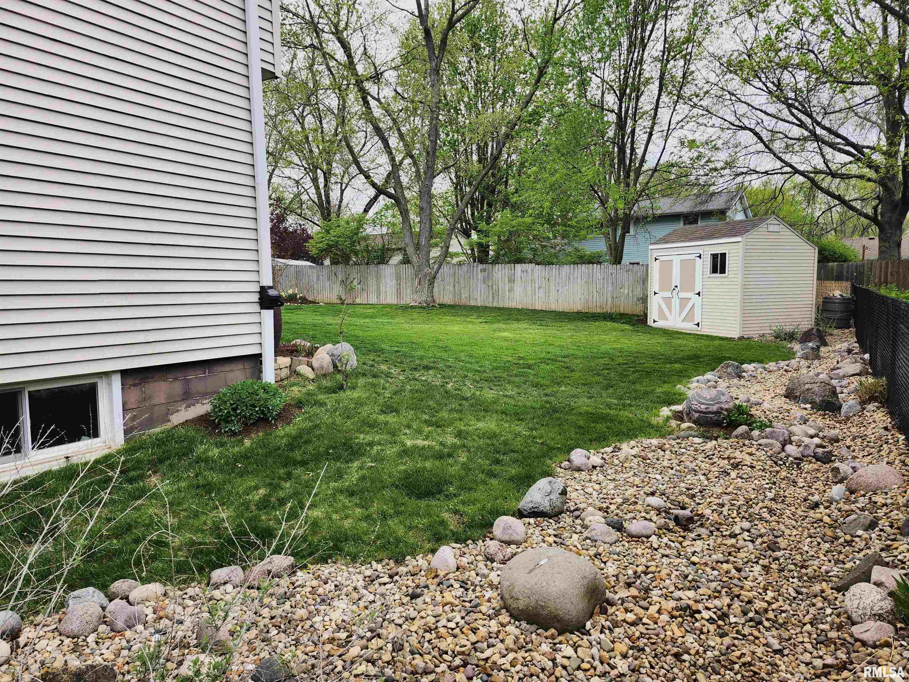 1413 West Queens Court Road Peoria, IL 61614 - Photo 17 of 49 Gallery Image 17