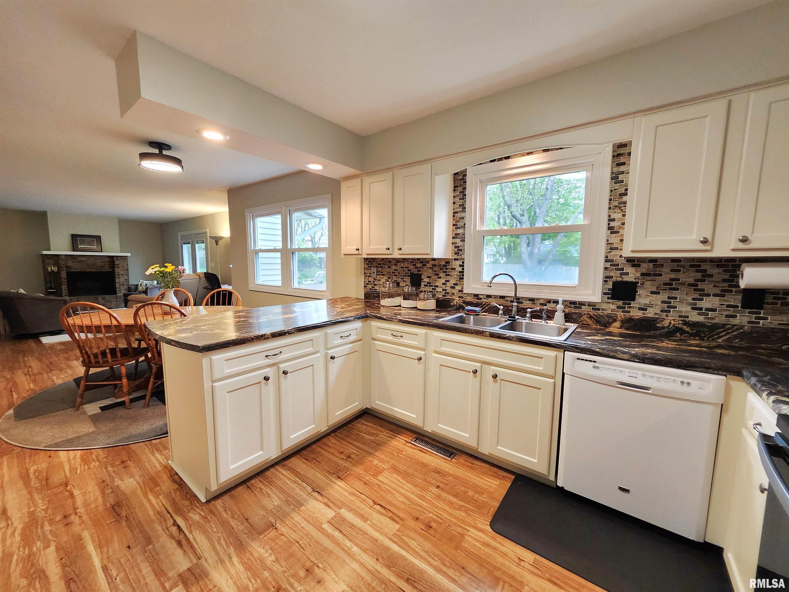 1413 West Queens Court Road Peoria, IL 61614 - Photo 25 of 49 Gallery Image 25