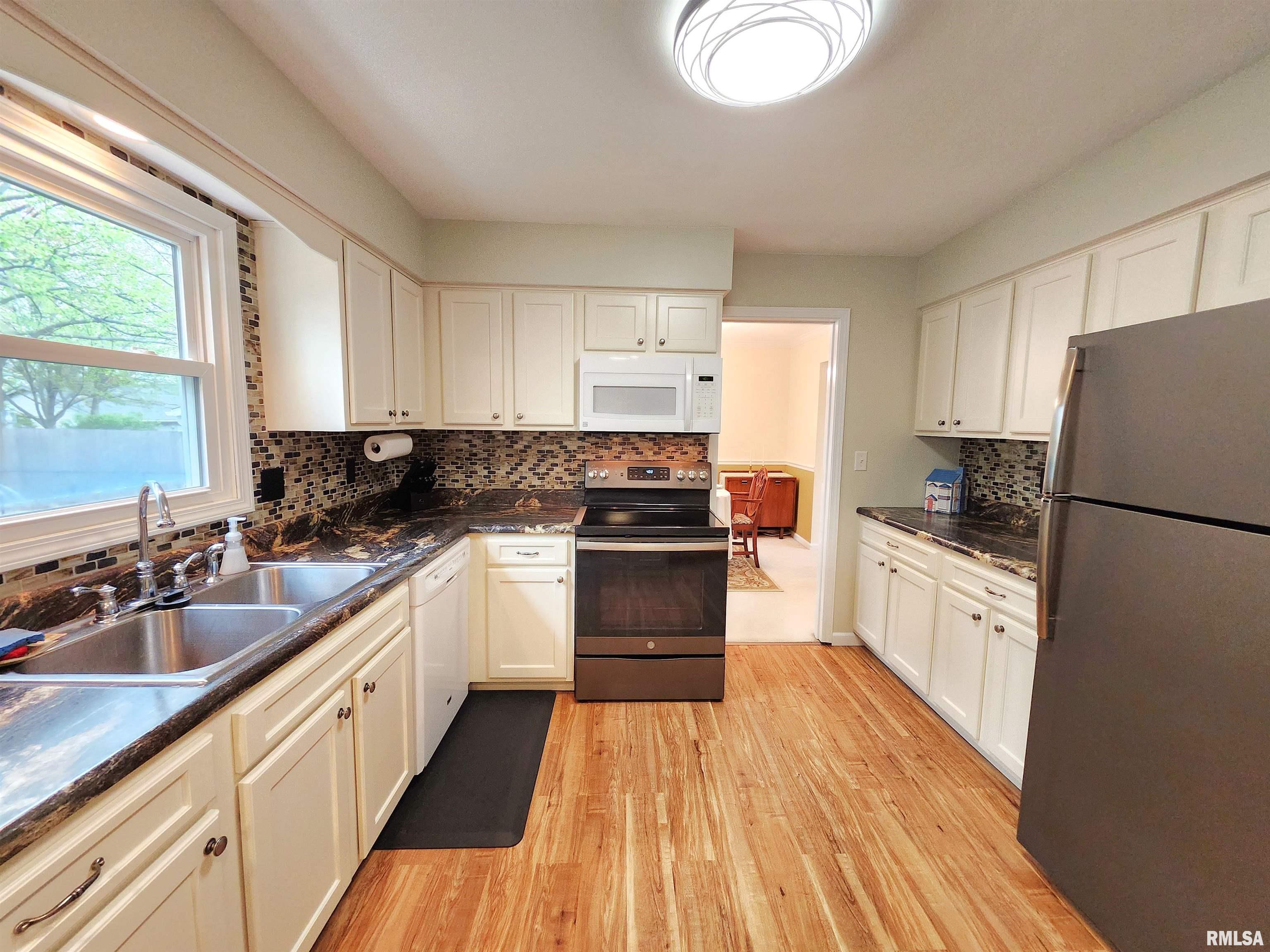 1413 West Queens Court Road Peoria, IL 61614 - Photo 26 of 49 Gallery Image 26