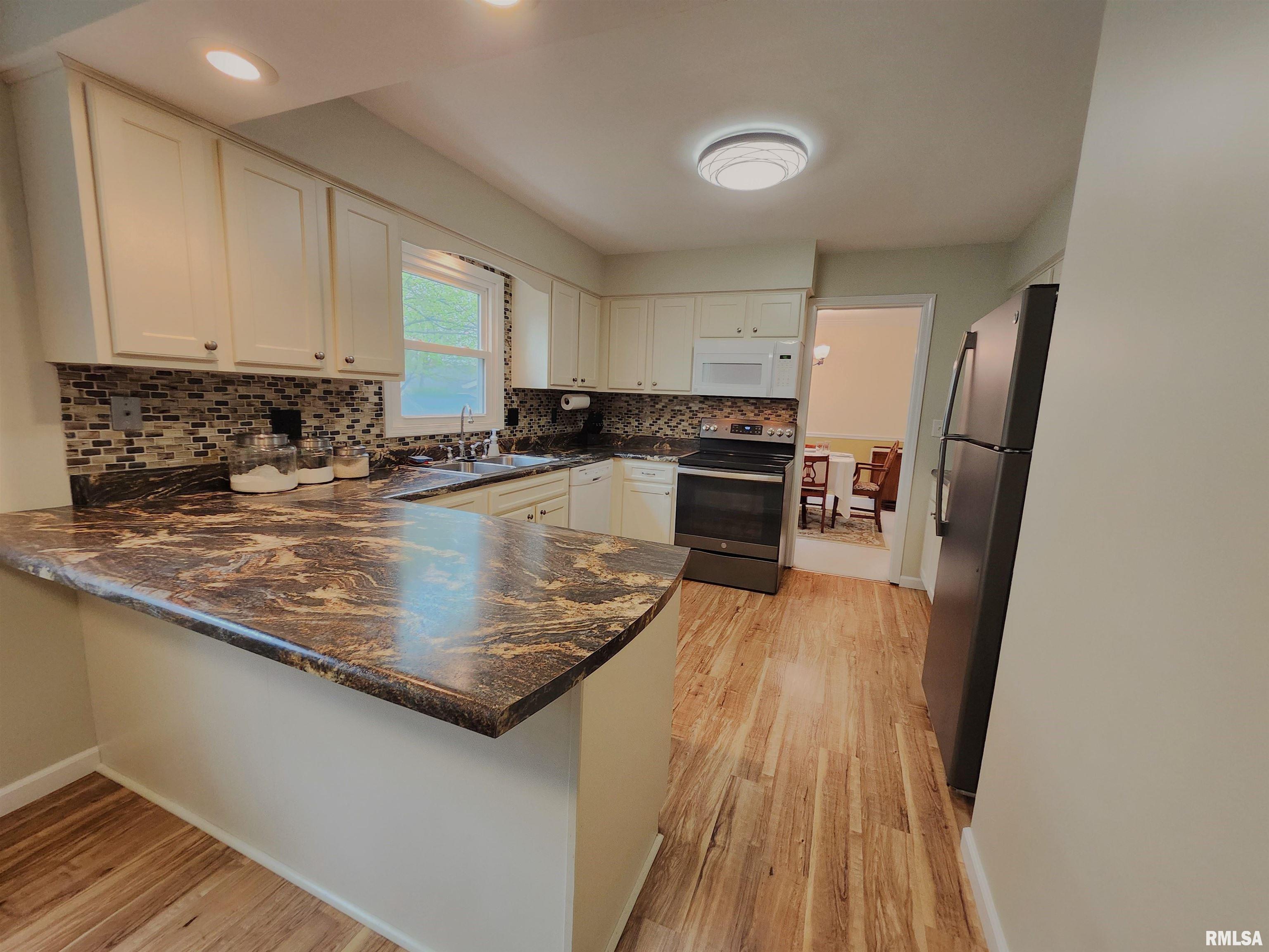 1413 West Queens Court Road Peoria, IL 61614 - Photo 28 of 49 Gallery Image 28