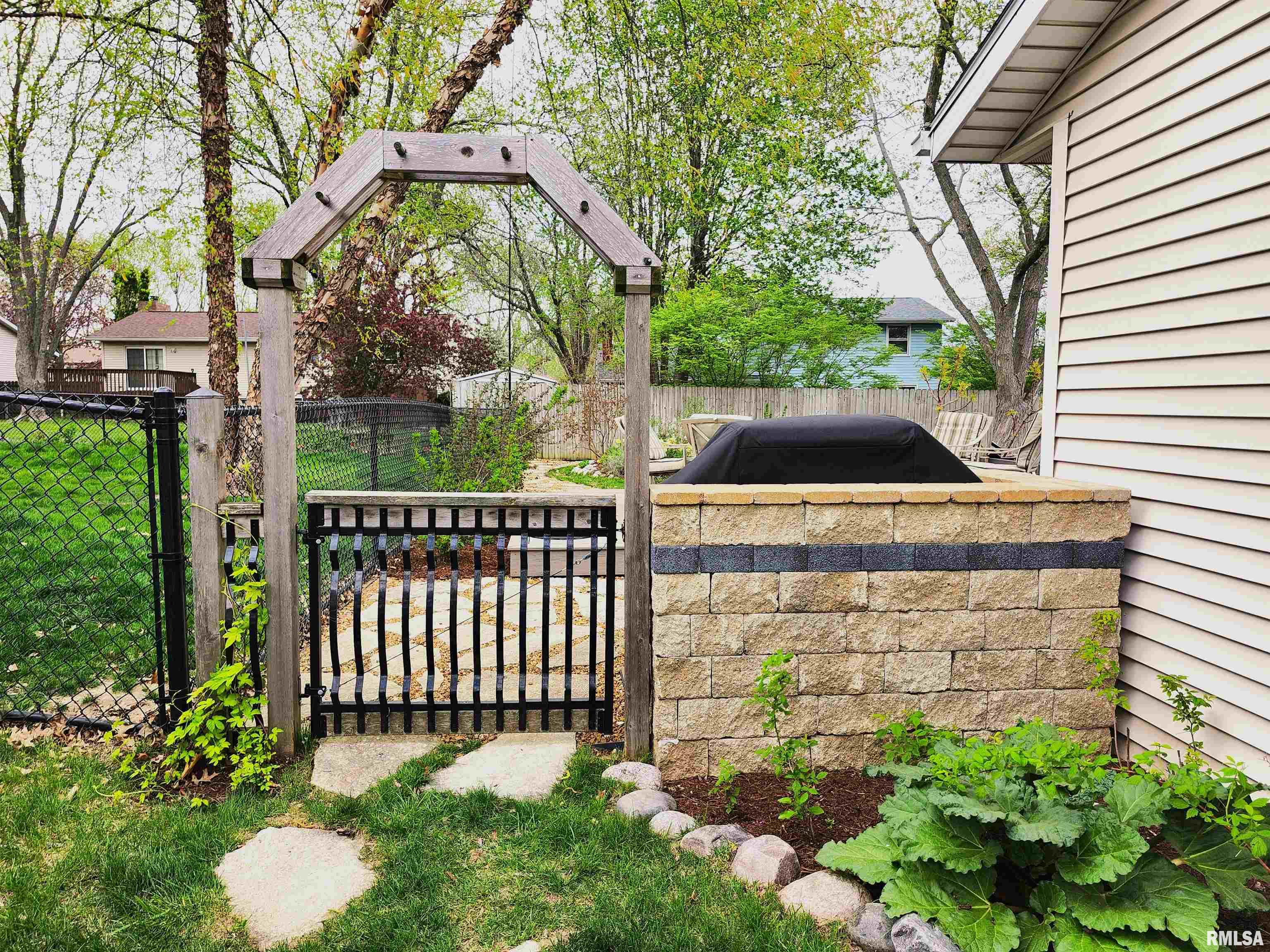 1413 West Queens Court Road Peoria, IL 61614 - Photo 9 of 49 Gallery Image 9