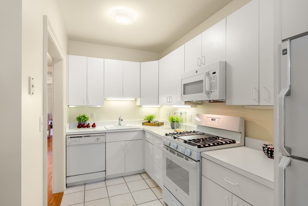 7 Regent Circle, Unit 3 Brookline, MA 02445 - Photo 9 of 22