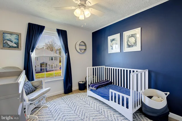 a view of an entryway with a workspace