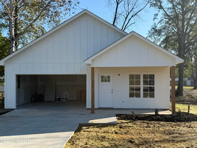 $197,900 | 225 Southeast 7th Avenue, Magee, MS 39111